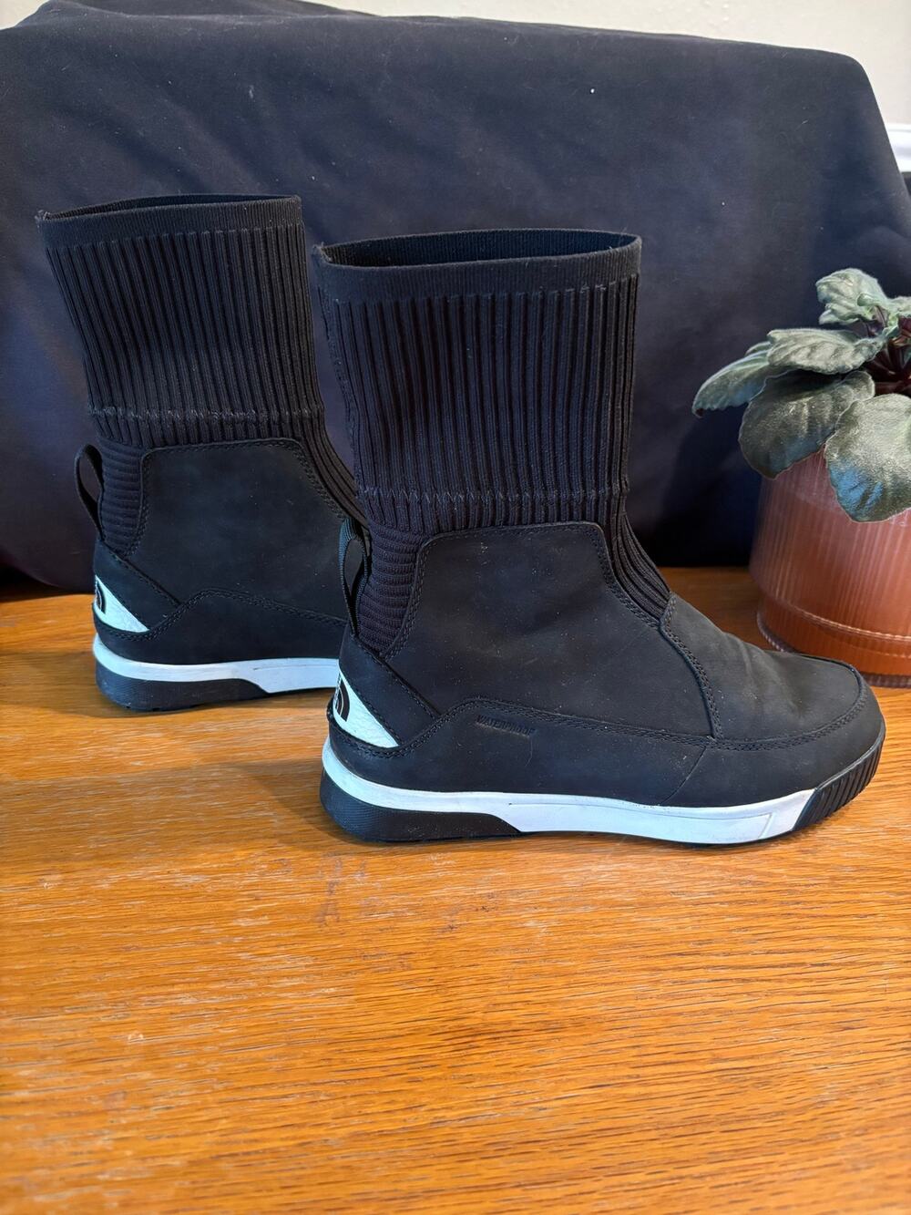 AMAZING! Women’s North Face Black Sierra Knit Waterproof Boots, size 7